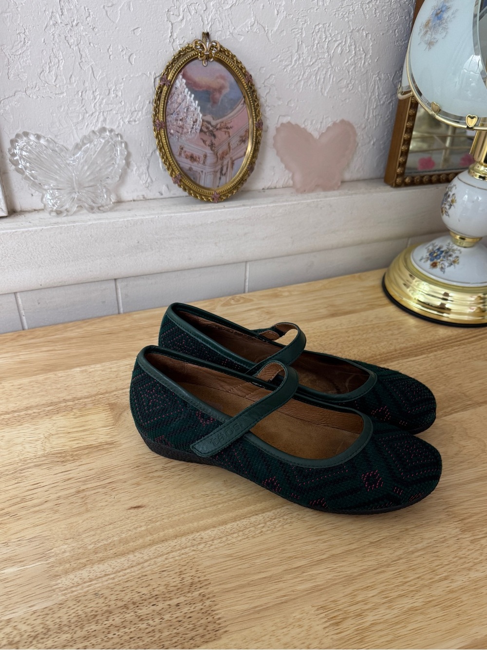 Taos Green Woven Mary Jane Flats Size 6 Artsy Y2K
Classic Comfort - Picture 4 of 12